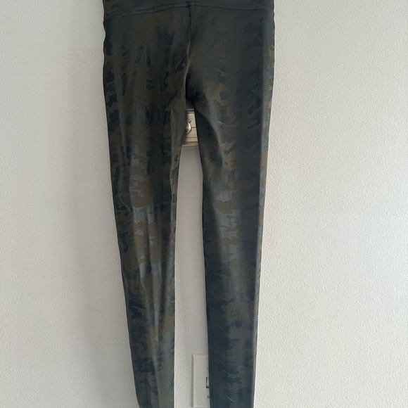 SPANX Camouflage Leggings medium size camouflage green - Picture 2 of 4